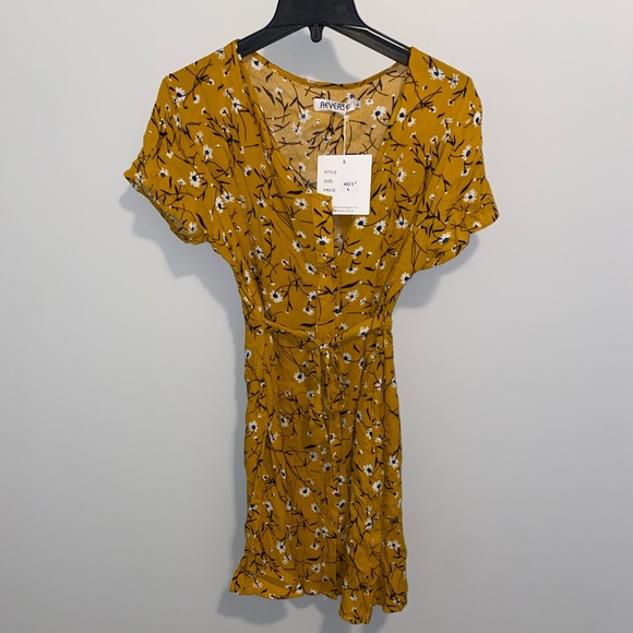 Reverse Yellow Floral Button Down Dress Large NWT - Picture 14 of 14